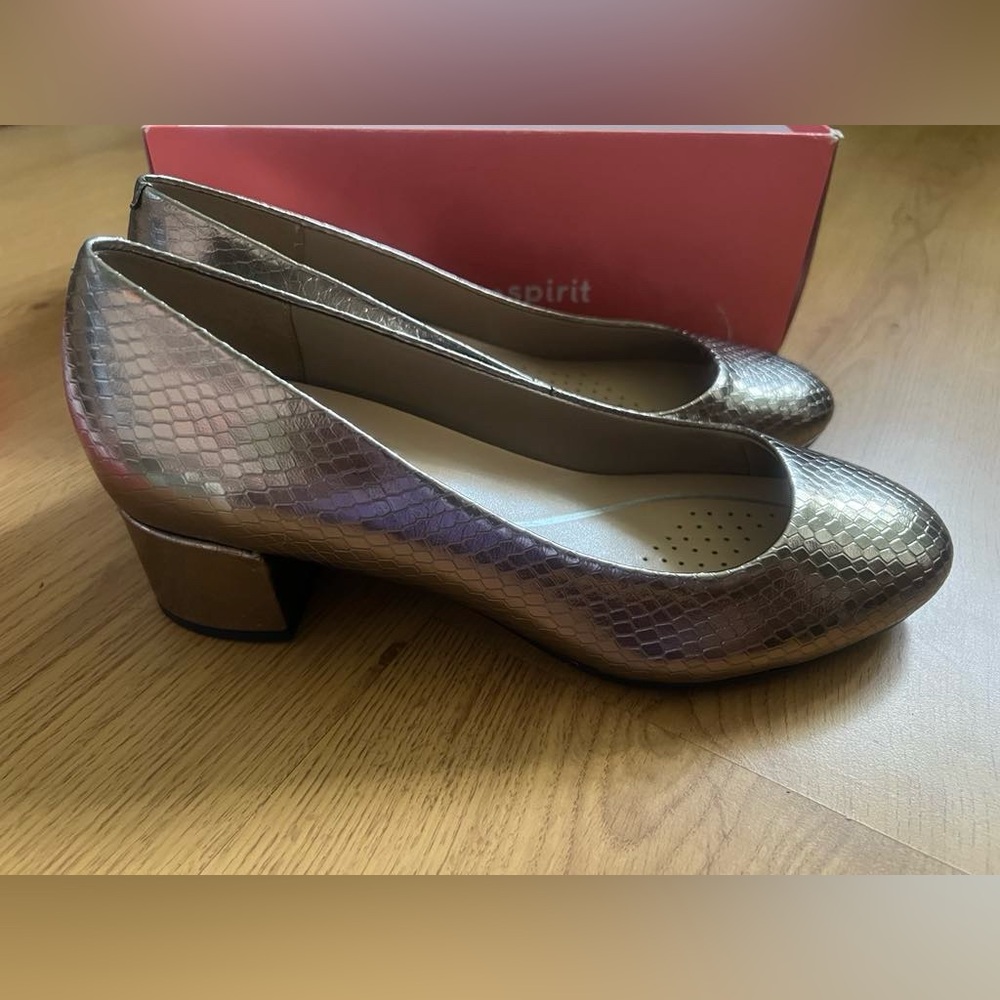 Easy Spirit Silver Textured Heels